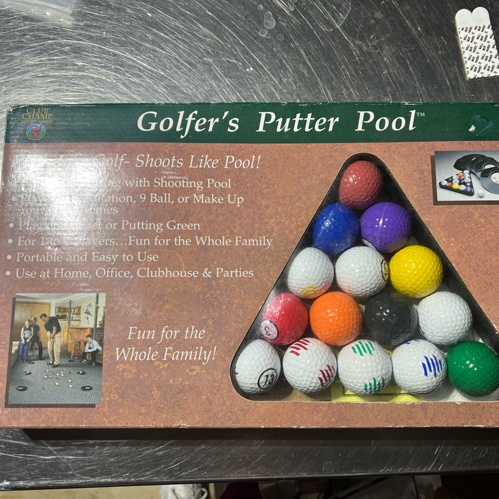 Golfers putter pool indoor game